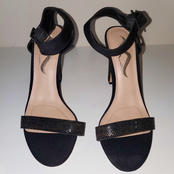 Nina black stacked heel dress sandal with embellished strap Size 9 - Picture 2 of 4